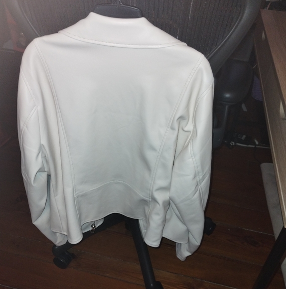 Torrid Sz 3 NWT Faux Leather Asymmetrical Moto Jacket - Picture 7 of 8